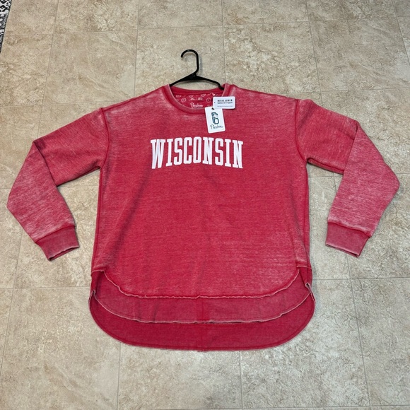 NWT Pressbox Women’s Wisconsin Badgers Red Vintage Wash Sweatshirt Size 2XL - Picture 2 of 6